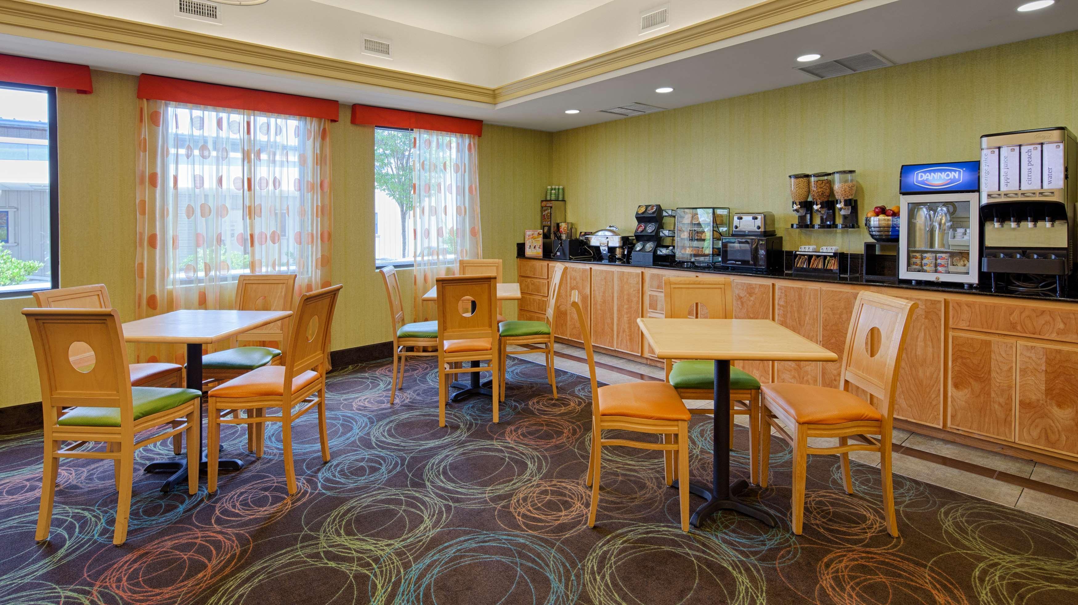 Best Western Plus Glen Allen Inn Екстериор снимка