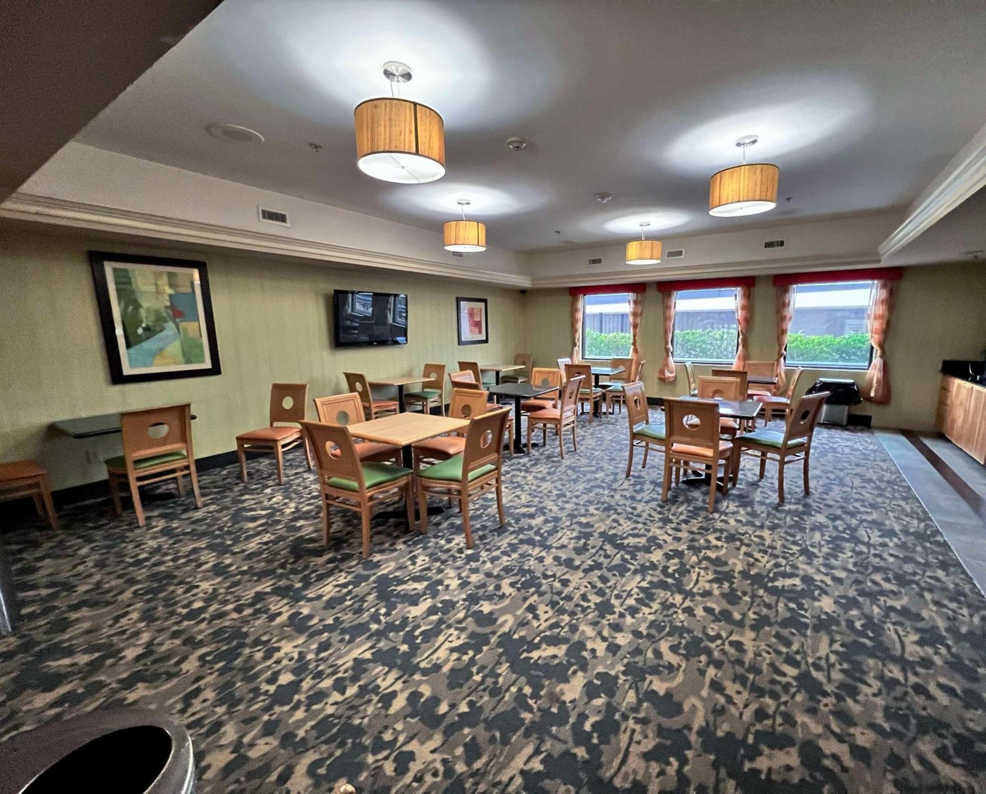 Best Western Plus Glen Allen Inn Екстериор снимка