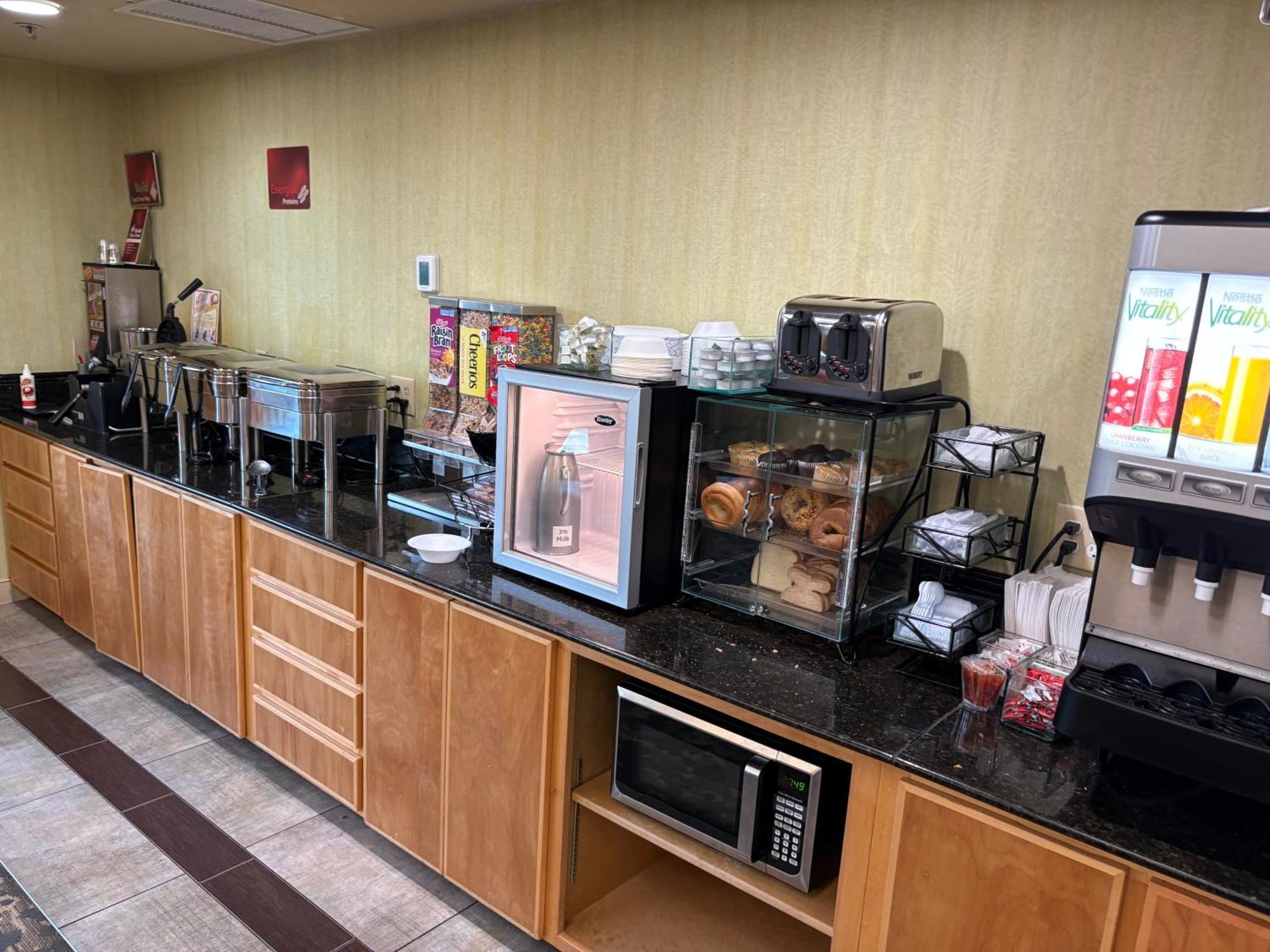 Best Western Plus Glen Allen Inn Екстериор снимка